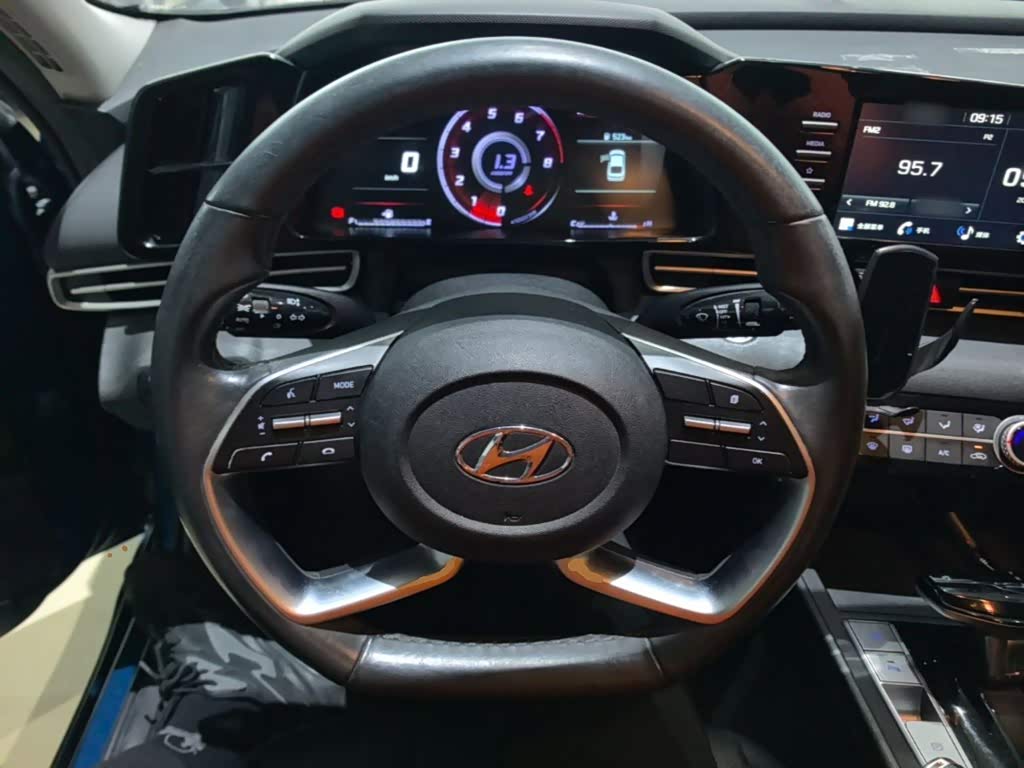 Hyundai Elantra 1.5 л 2021 г. Голубой, пробег 46900 км