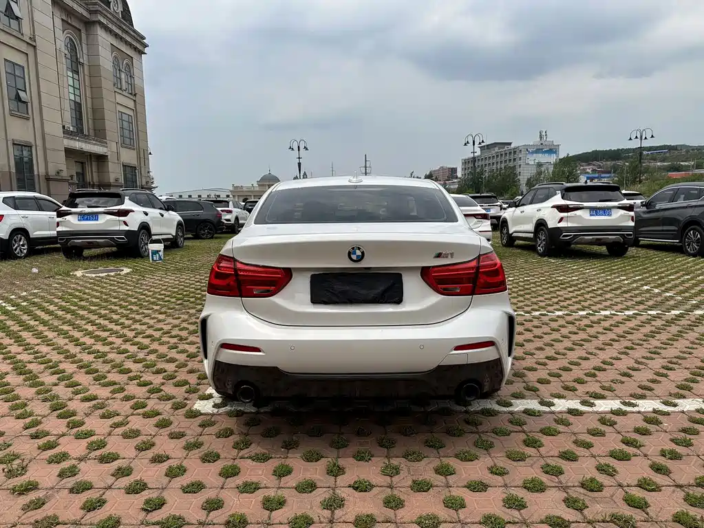 BMW 1 Series 120i M Sport Night Edition, фото 5