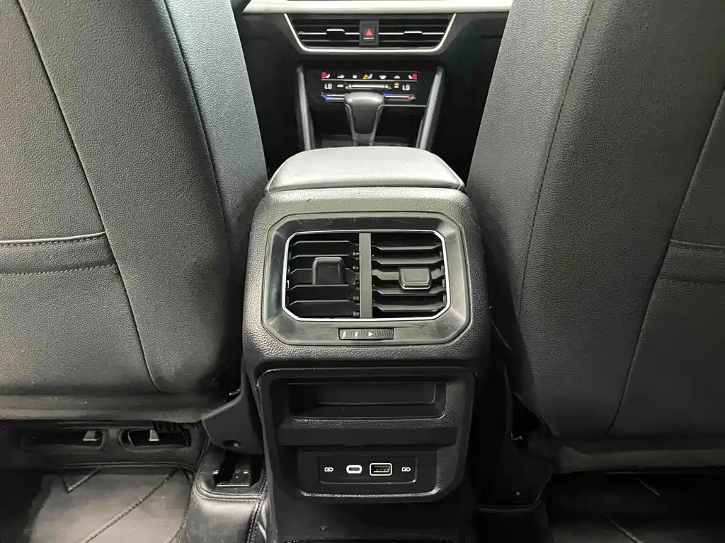 Volkswagen Tiguan L 2023 — фото 14
