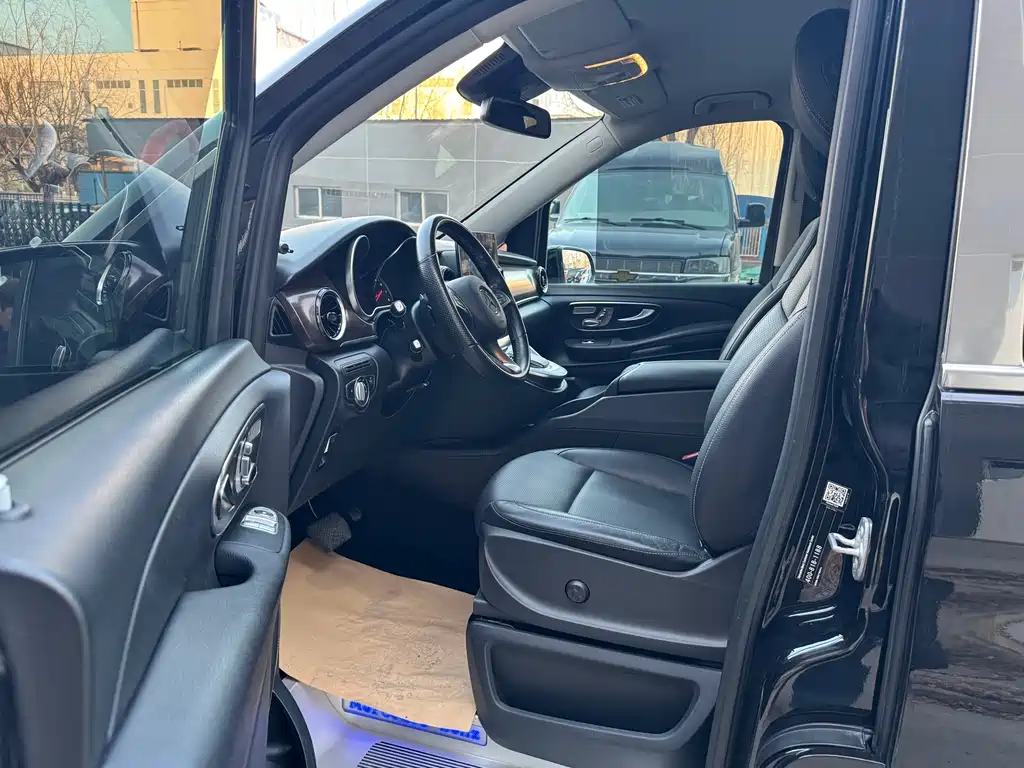 MERCEDES-BENZ V CLASS