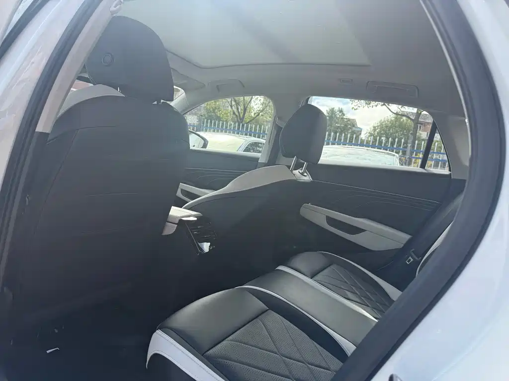 Volkswagen Sagitar — миниатюра 10