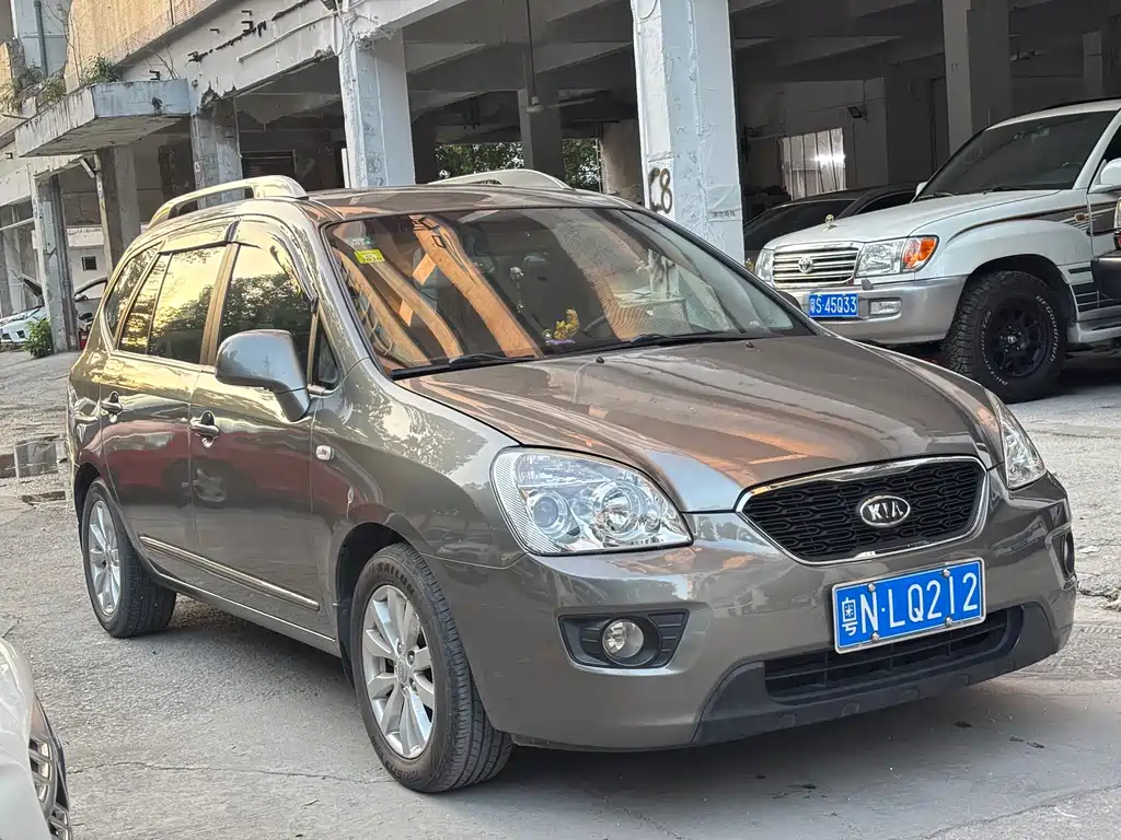 Kia Carens — миниатюра 3