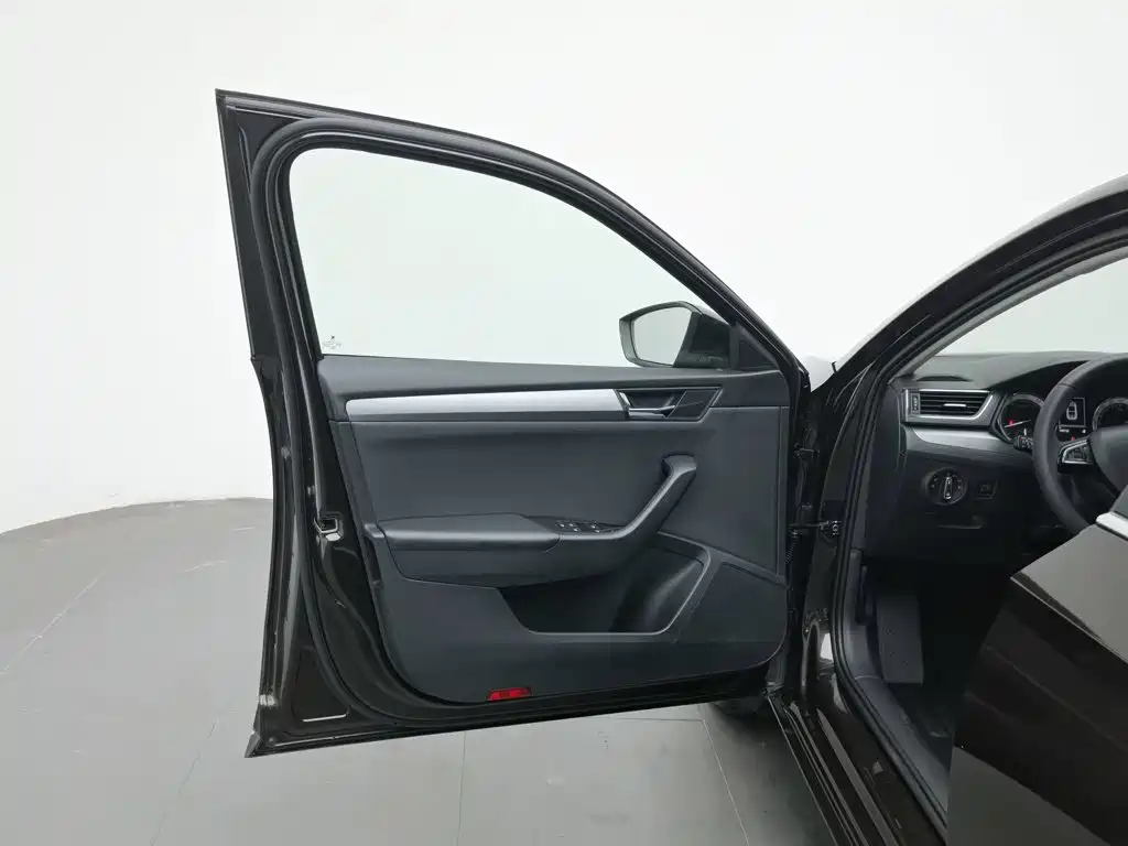 Skoda Superb — миниатюра 8