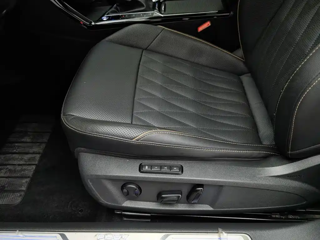 Volkswagen Passat PHEV — миниатюра 20