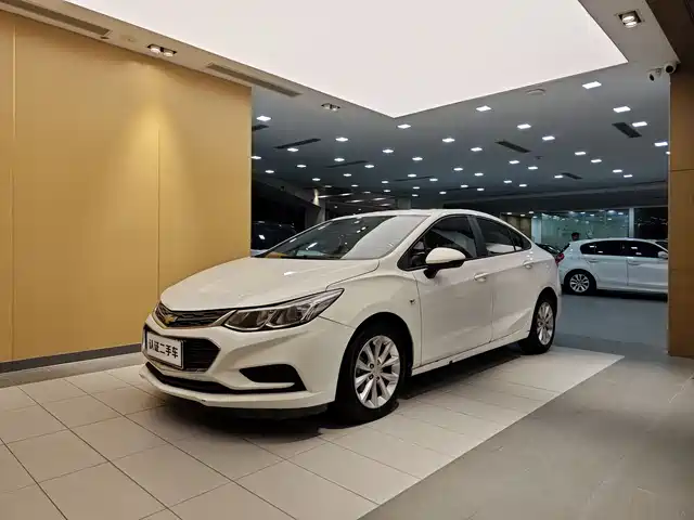 CHEVROLET CRUZE 2018