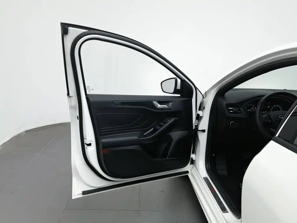 Ford Focus — миниатюра 8