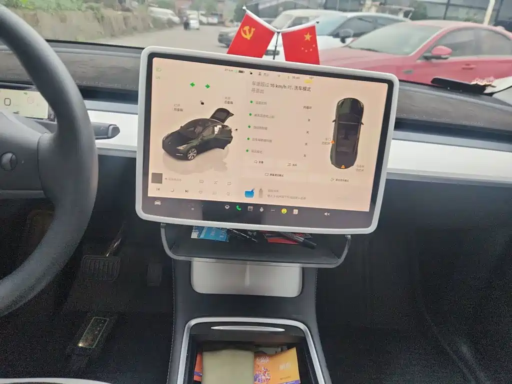 Tesla Model Y — миниатюра 9