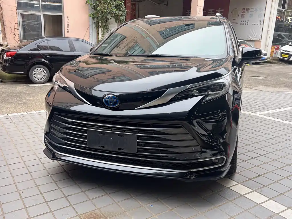 Toyota Sienna — миниатюра 3