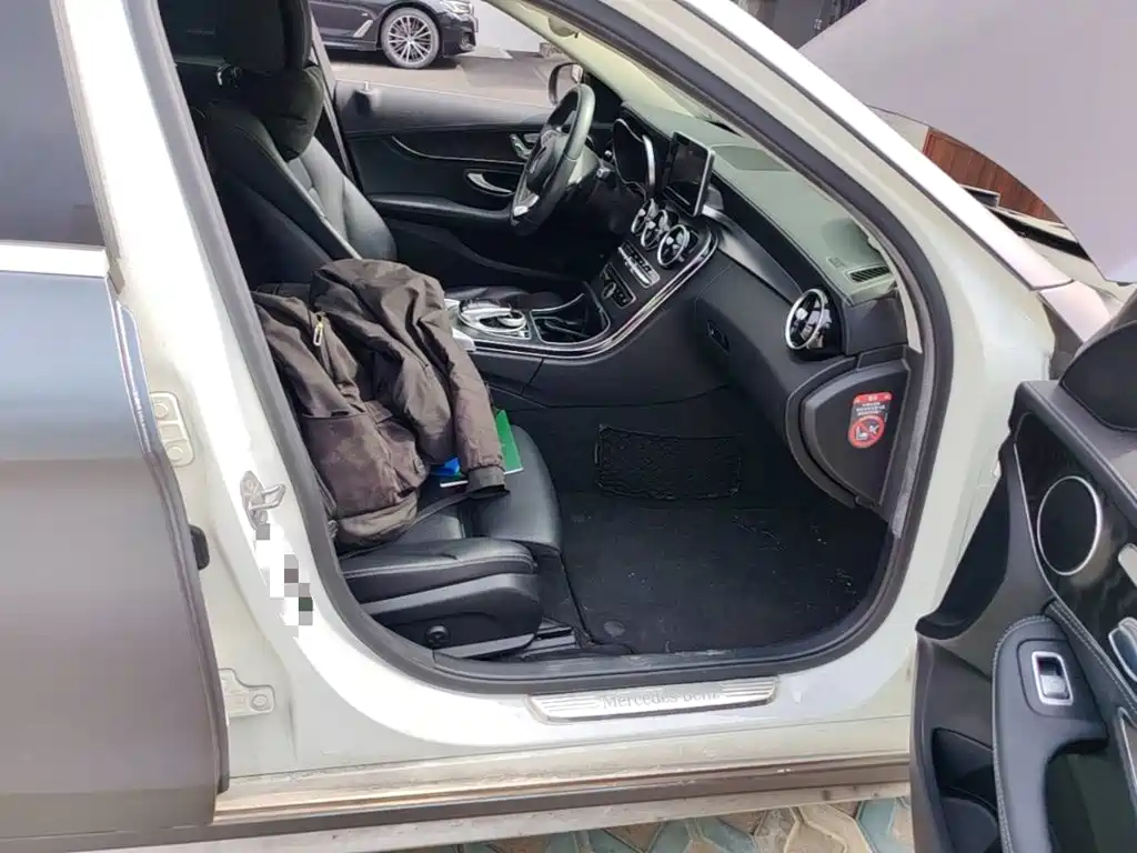 Mercedes-Benz C-Class — миниатюра 9