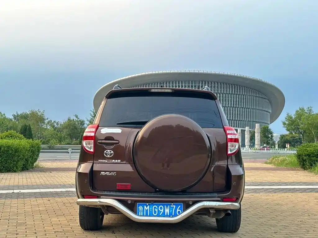 Toyota RAV4 — миниатюра 5