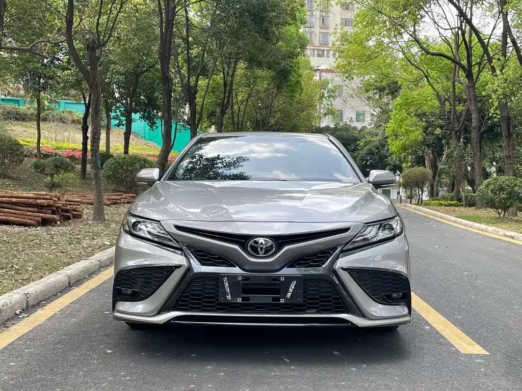 TOYOTA CAMRY