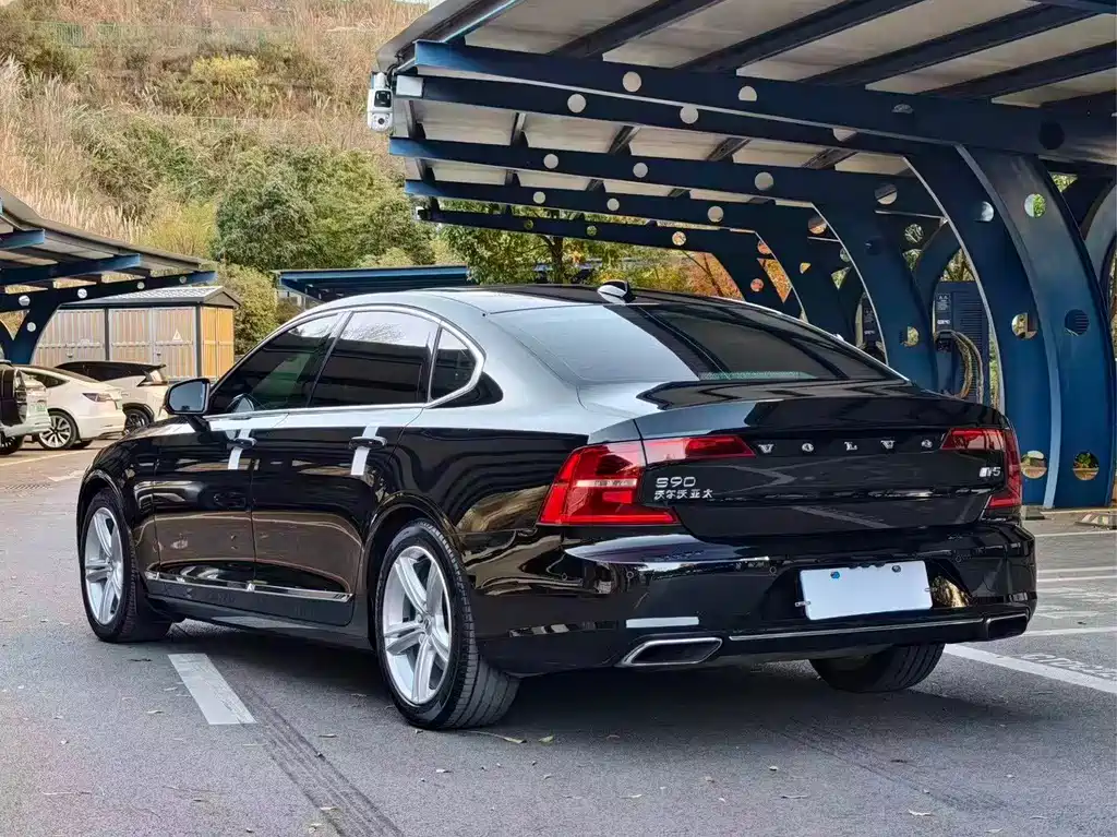 Volvo S90 2018 T4