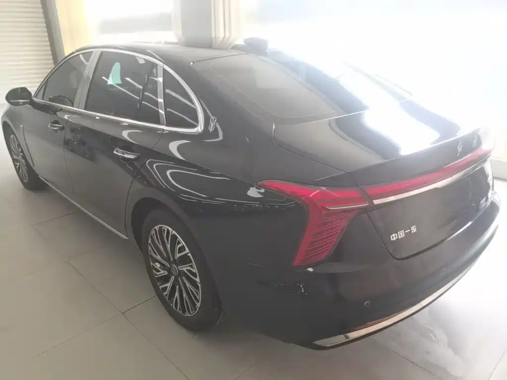 Hongqi H5 2025 2.0T AT