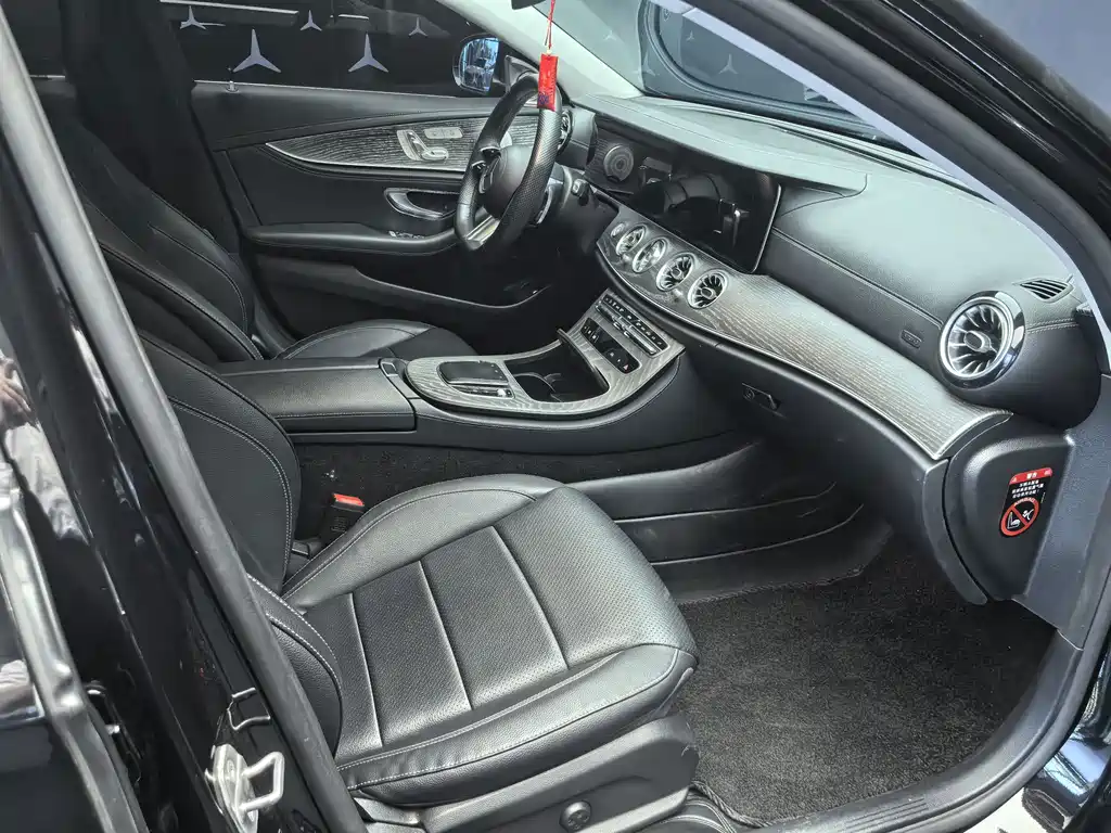 Mercedes-Benz E-Class — миниатюра 10