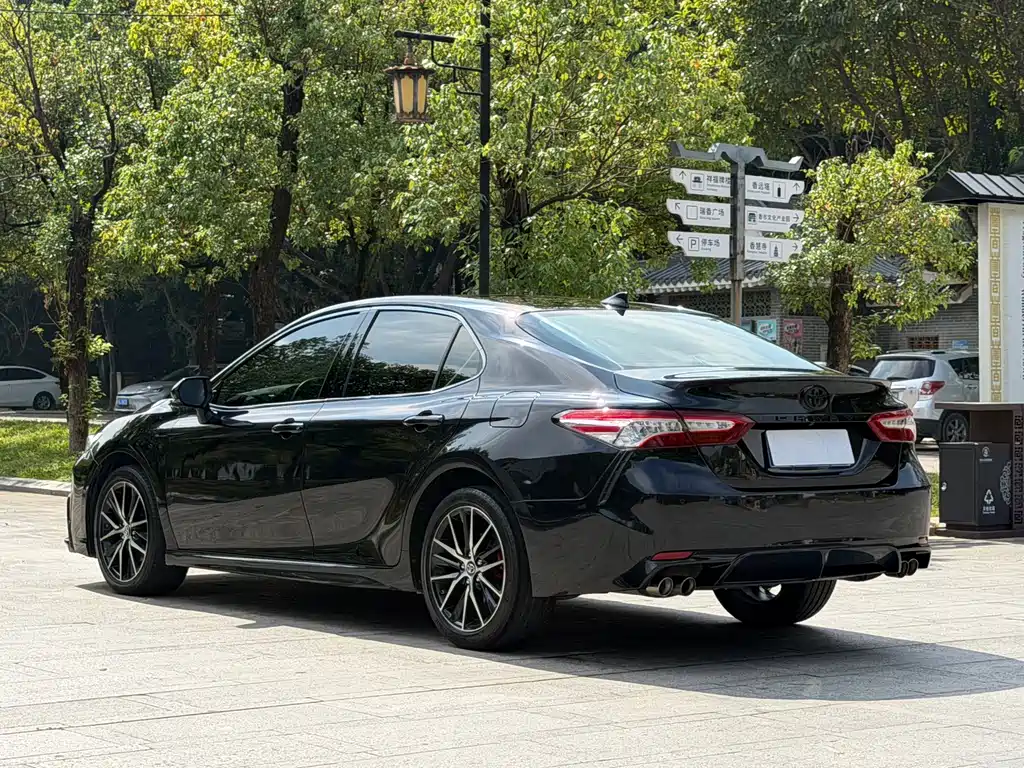 Toyota Camry — миниатюра 20