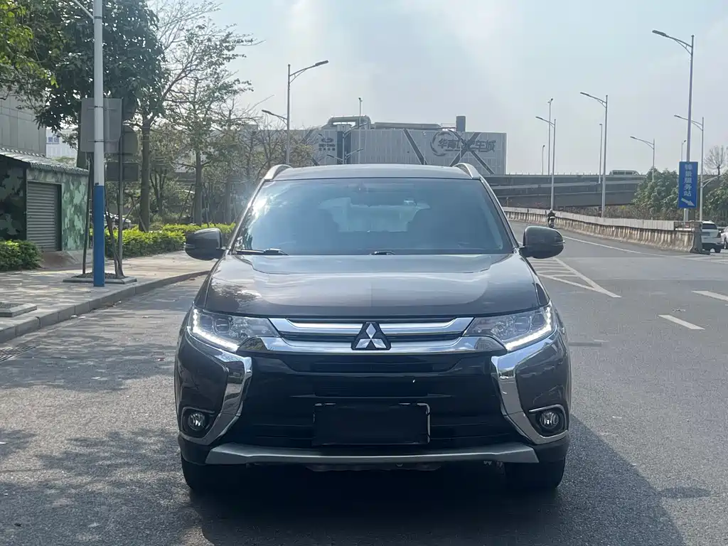 MITSUBISHI OUTLANDER