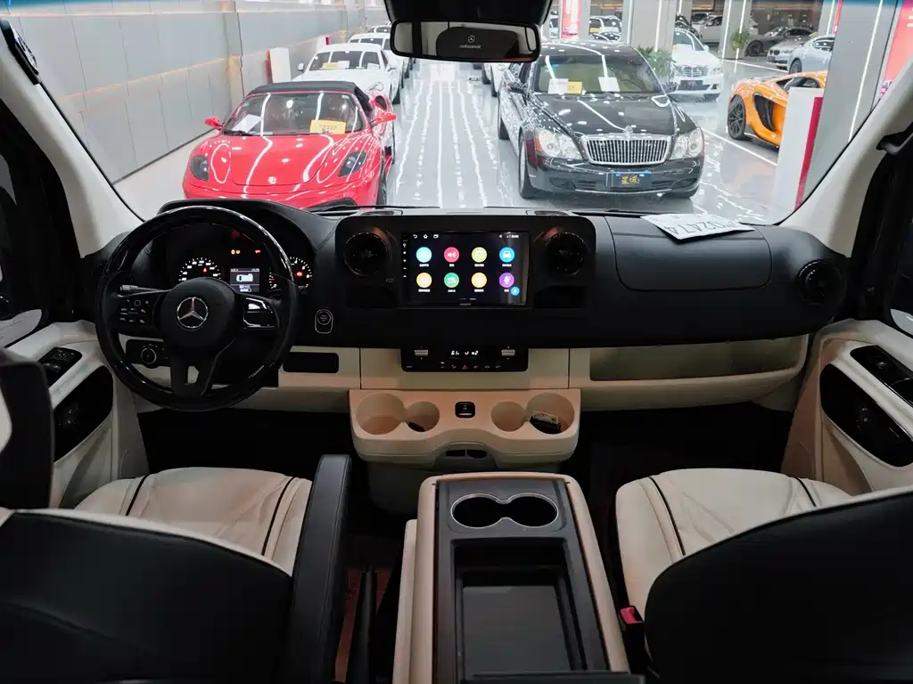 Mercedes-Benz Sprinter 2024 2.0L AT
