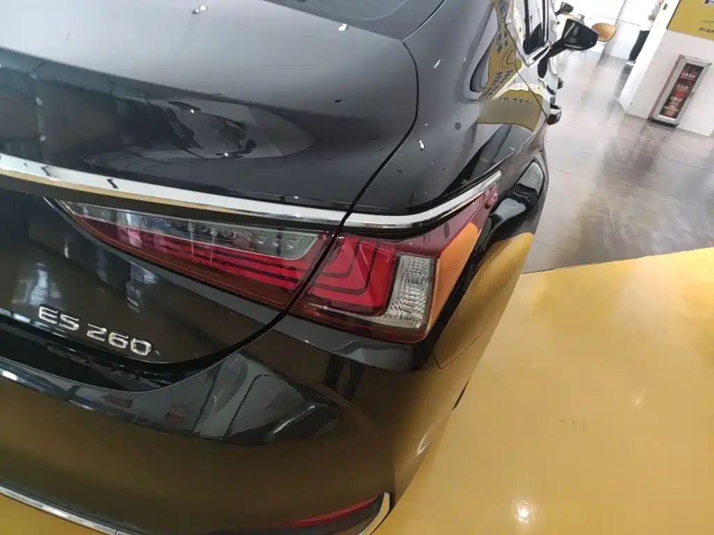 Lexus ES — миниатюра 8