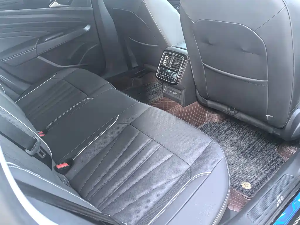 Volkswagen Passat — миниатюра 14