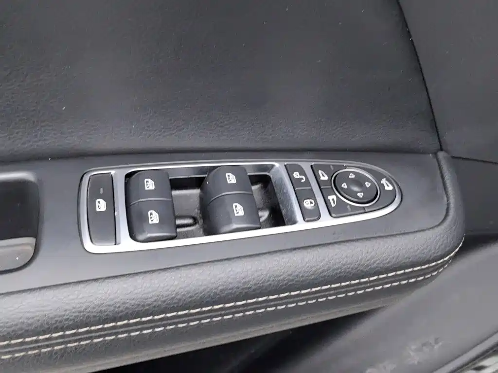 BYD MAX — миниатюра 9