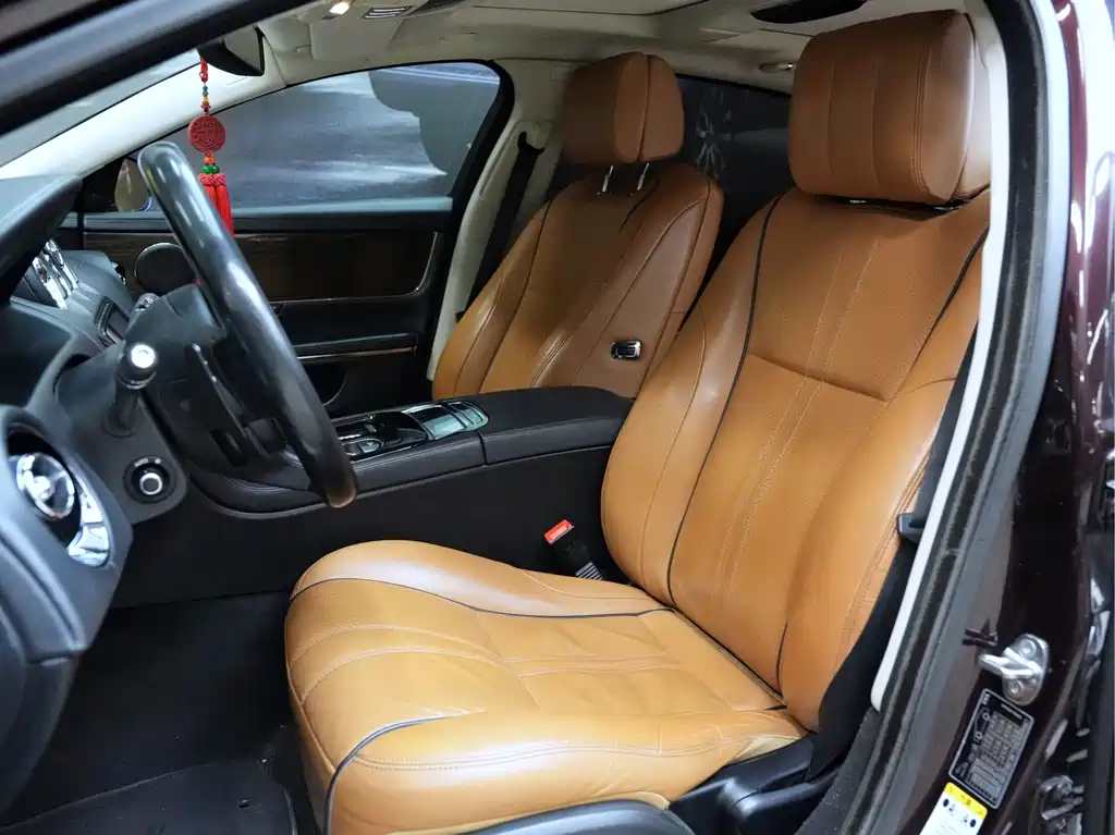 Jaguar XJ — миниатюра 8