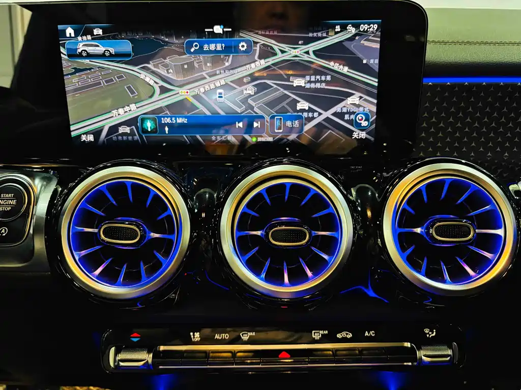 Mercedes-Benz GLB — миниатюра 20