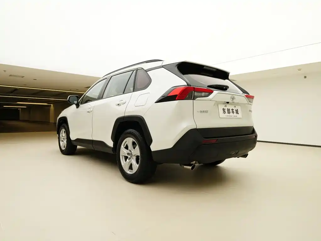 Toyota RAV4 — миниатюра 5