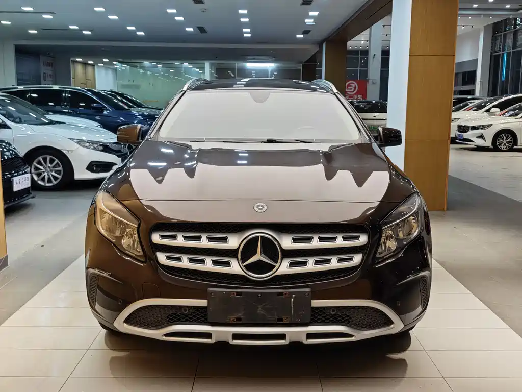 MERCEDES-BENZ GLA