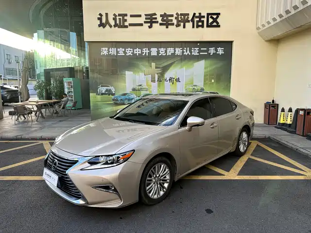 LEXUS ES 2018