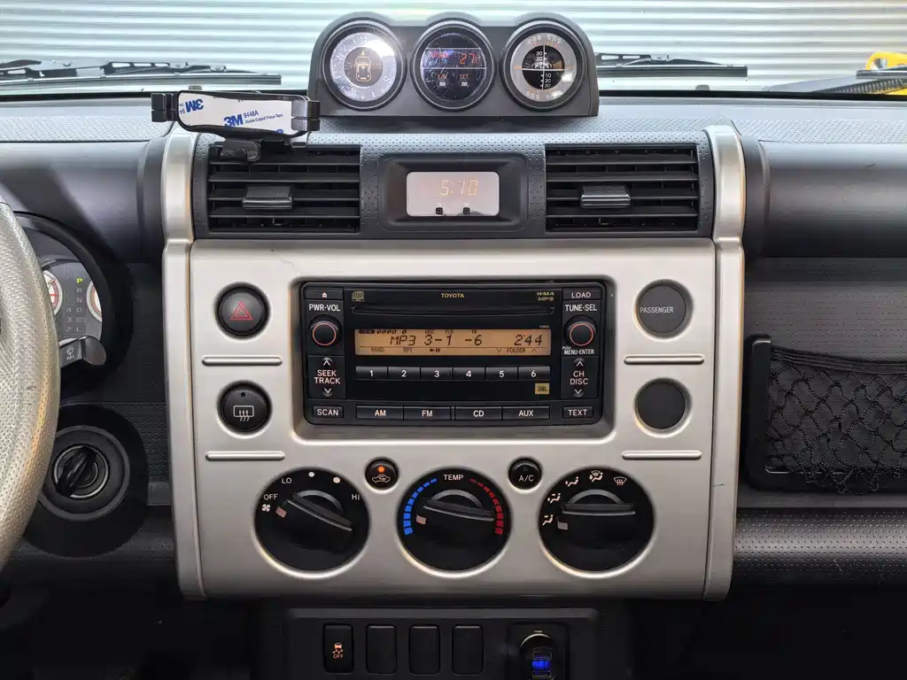 Toyota FJ Cruiser — миниатюра 10