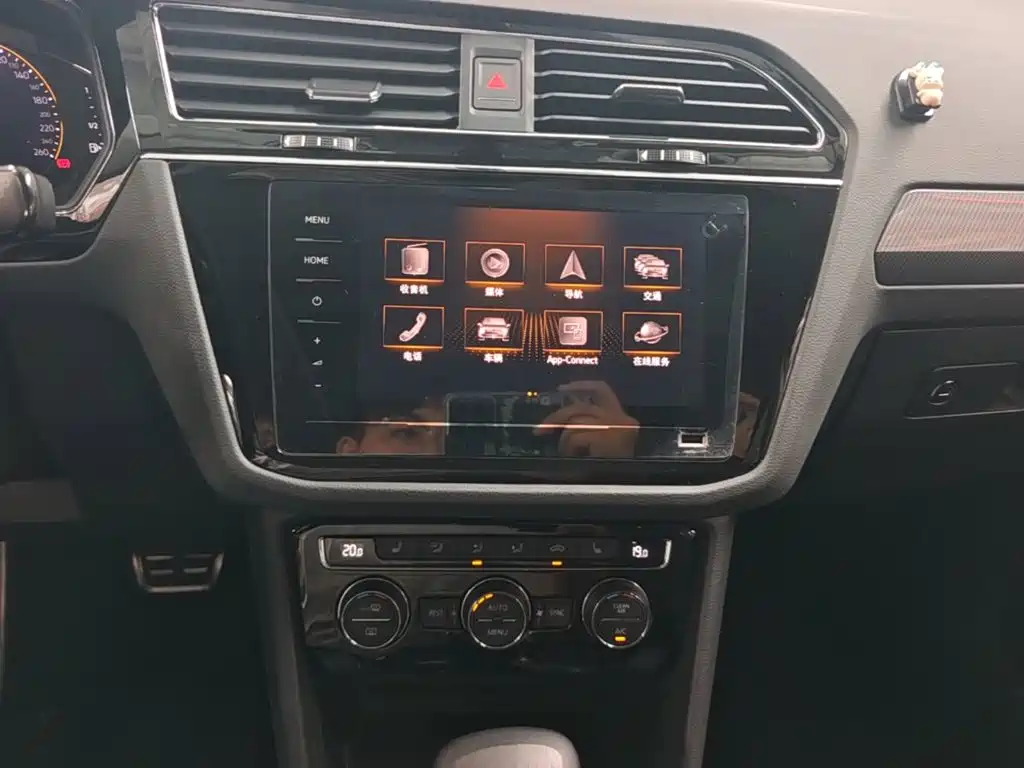 Volkswagen Tiguan L — миниатюра 18
