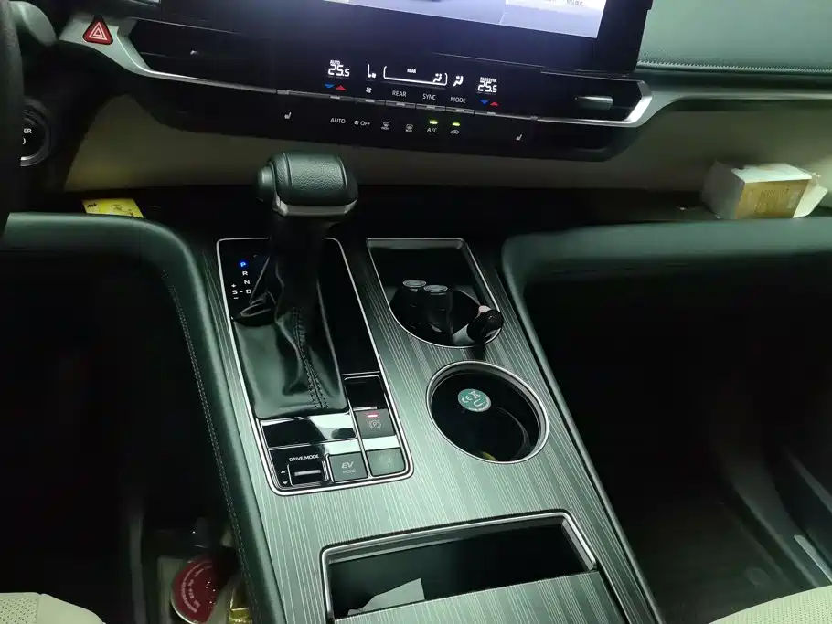 Toyota Granvia — миниатюра 16