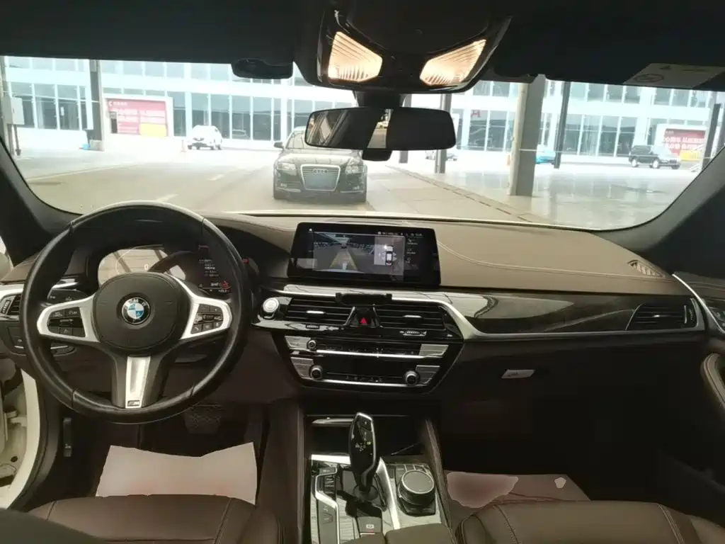 BMW 5 Series — миниатюра 10
