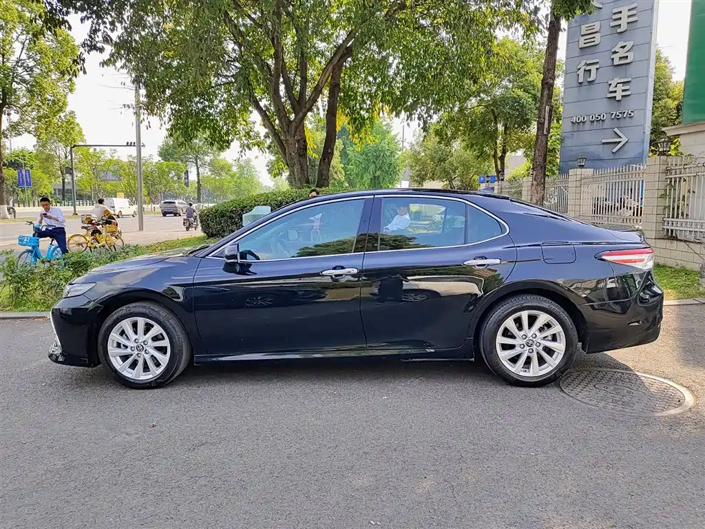 Toyota Camry 2021 2.0G Luxury