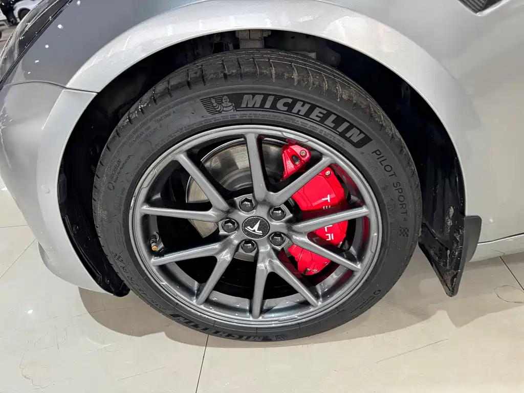 Tesla Model 3 — миниатюра 7
