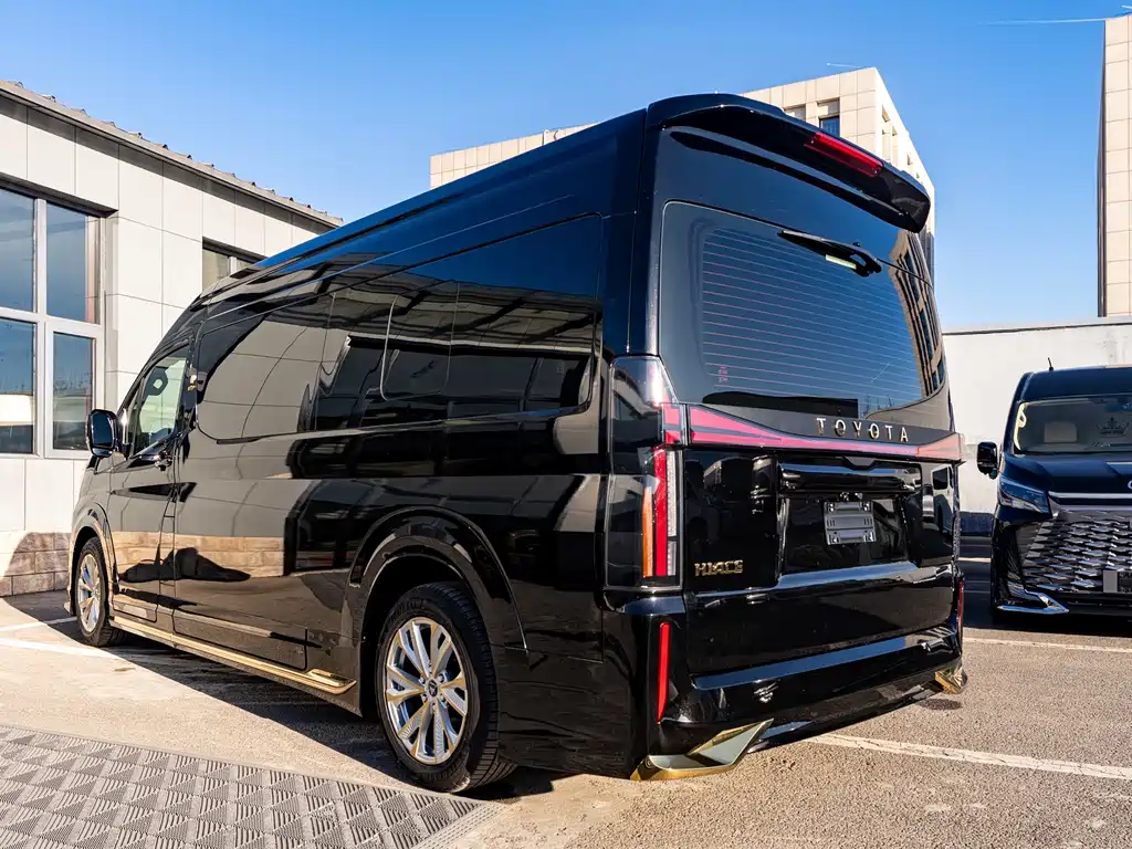 Toyota HiAce 2025 3.5L AT