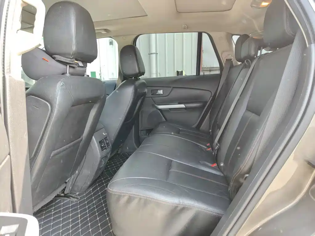Ford Edge (Import) — миниатюра 8