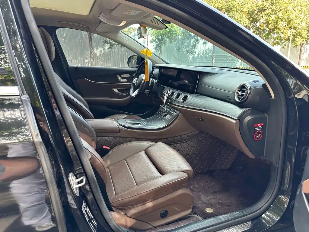 Mercedes-Benz E-Class — миниатюра 11