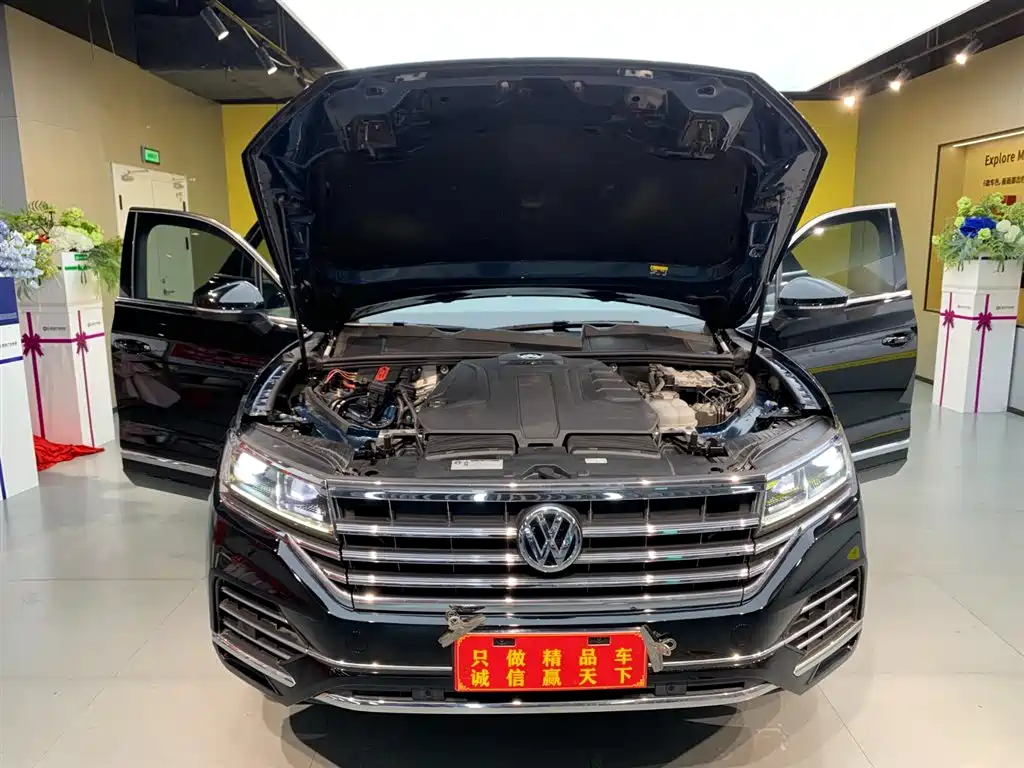 VOLKSWAGEN TOUAREG