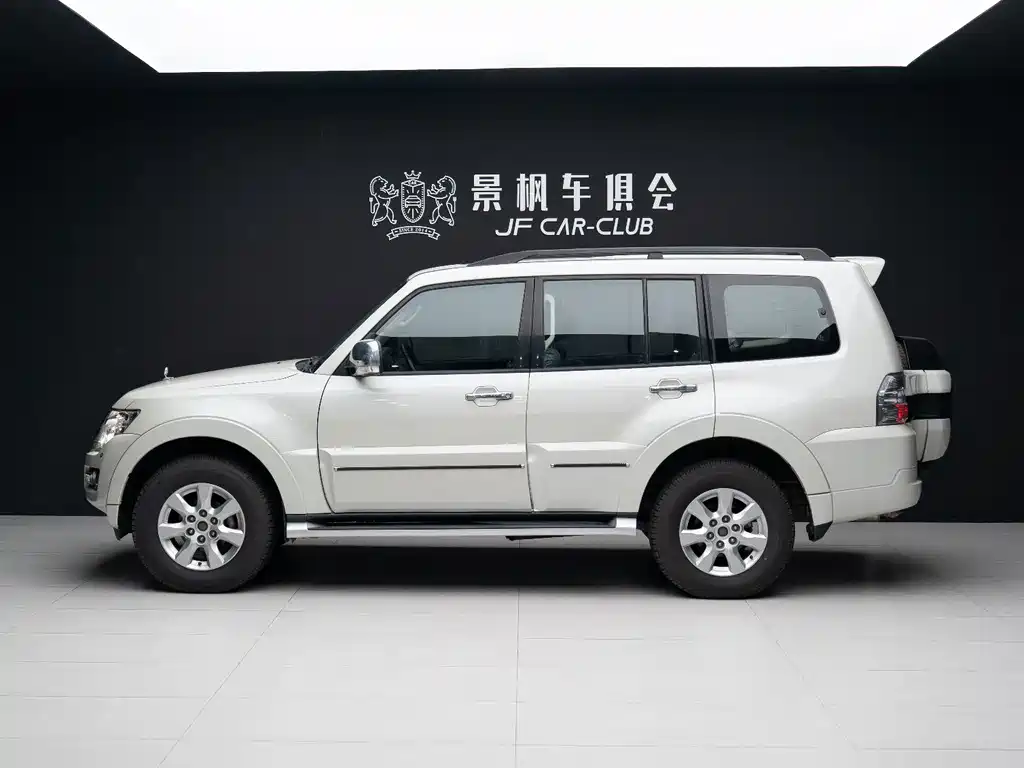 Mitsubishi Pajero (Import) — миниатюра 10