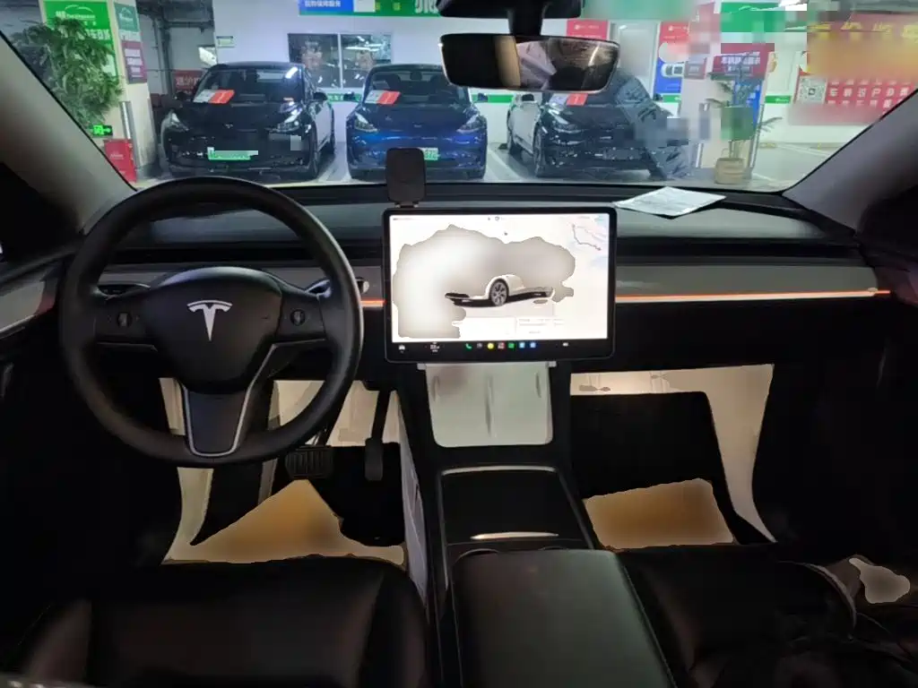 Tesla Model Y — миниатюра 10