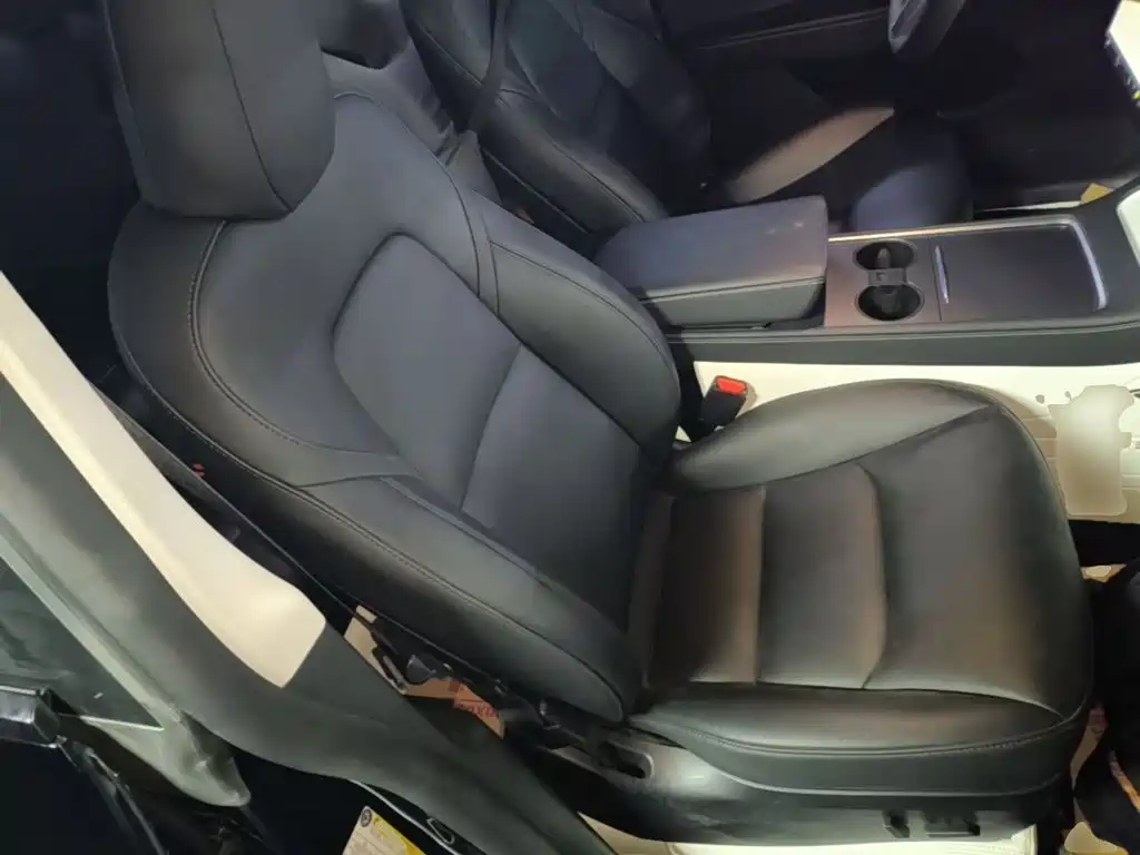 Tesla Model Y — миниатюра 25