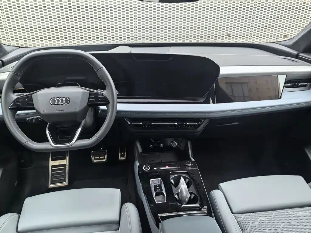 Audi Q6L e-tron — миниатюра 6