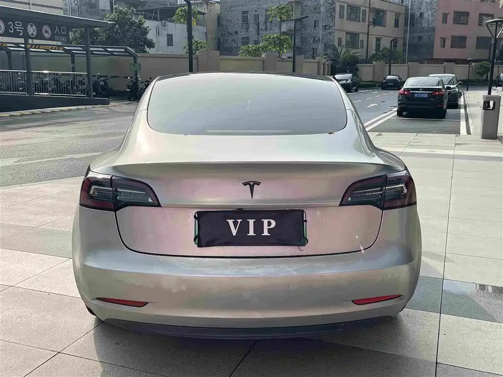 Tesla Model 3 — миниатюра 6