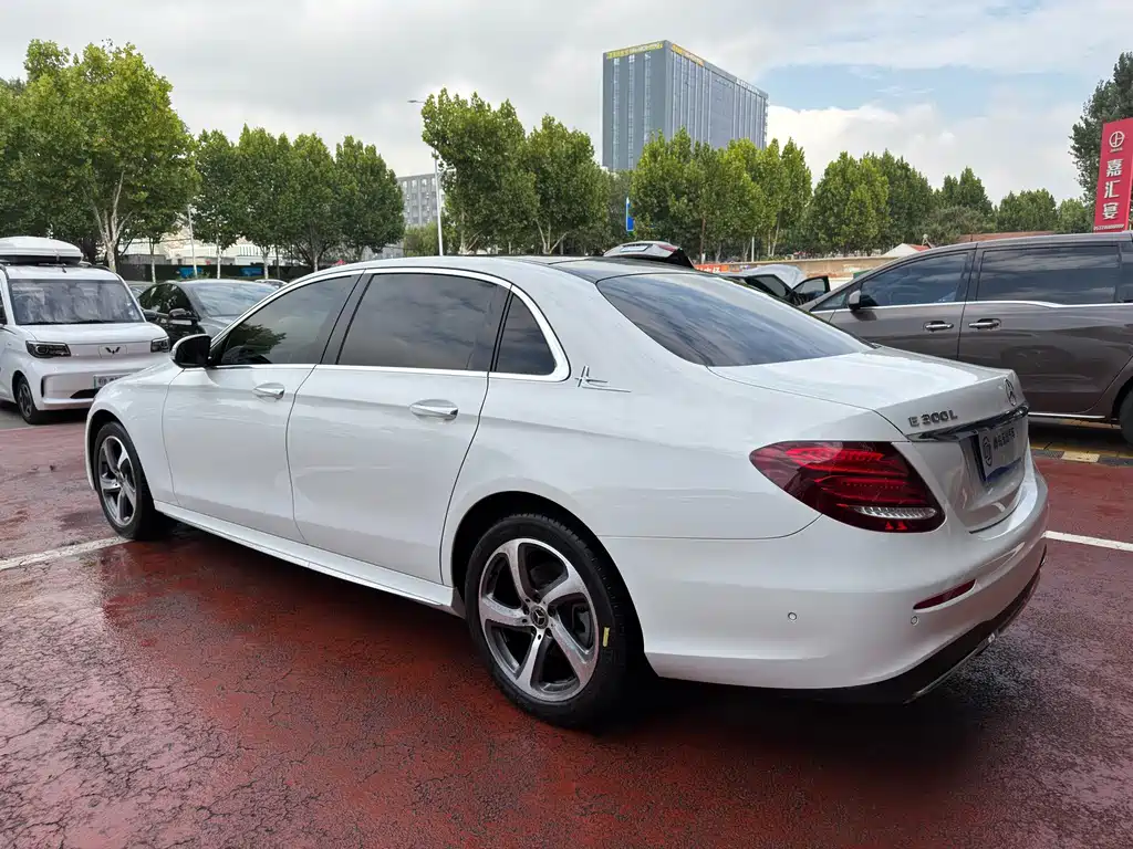 Mercedes-Benz E-Class — миниатюра 4