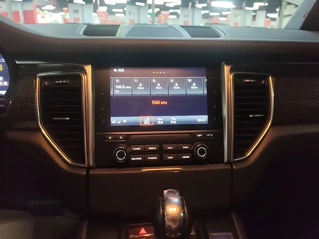 Porsche Macan — миниатюра 13