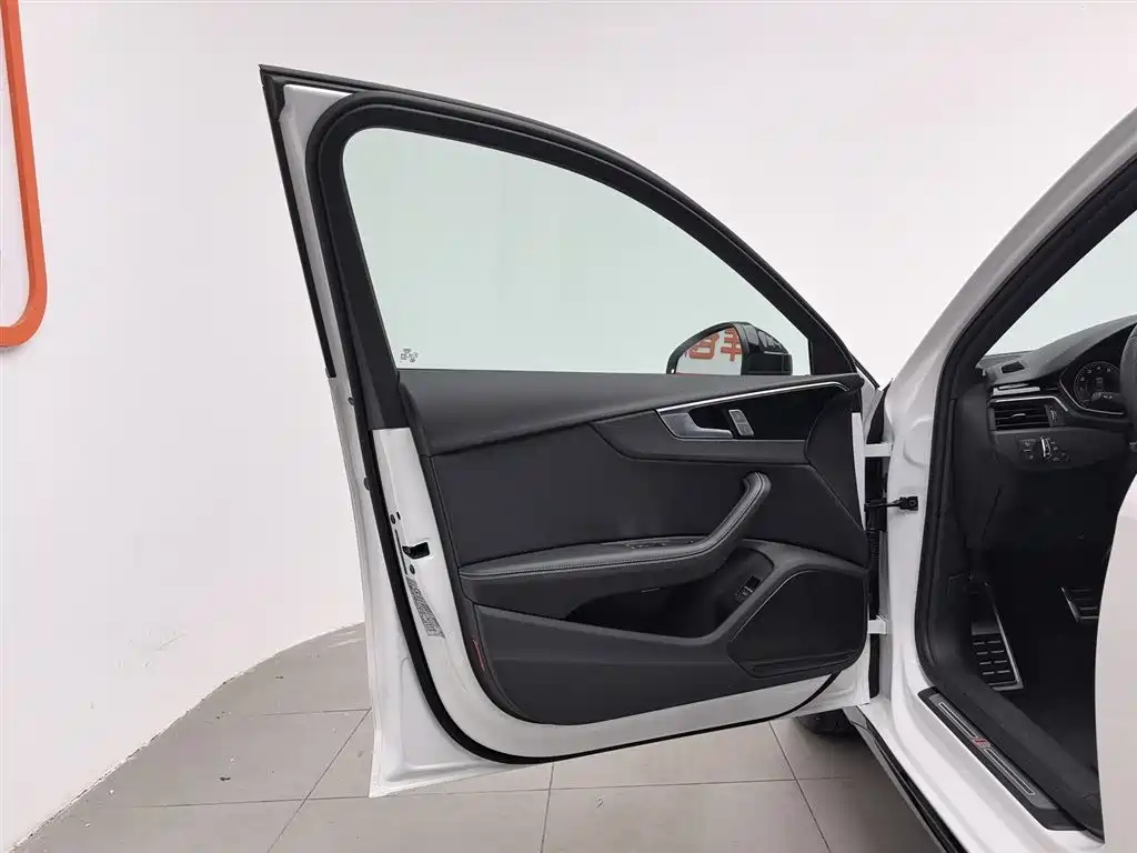 Audi A4L 2024 40 TFSI Luxury