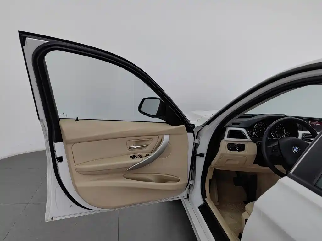 BMW 3 Series — миниатюра 8