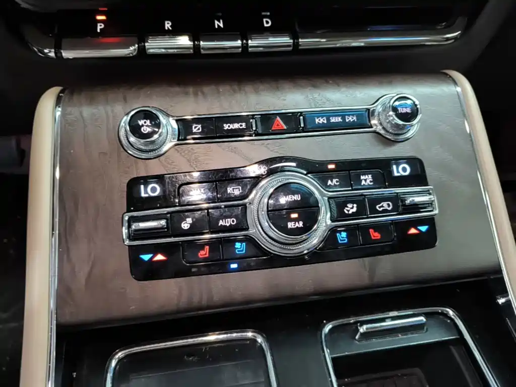 Lincoln Aviator (Import) — миниатюра 13