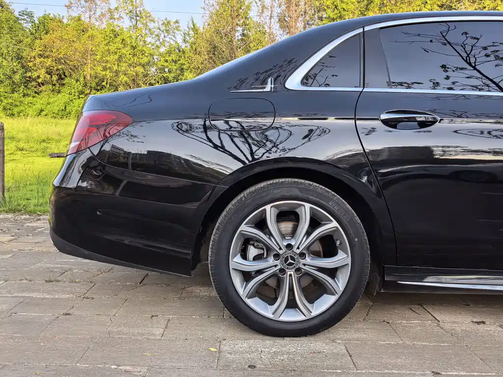 Mercedes-Benz E-Class — миниатюра 18